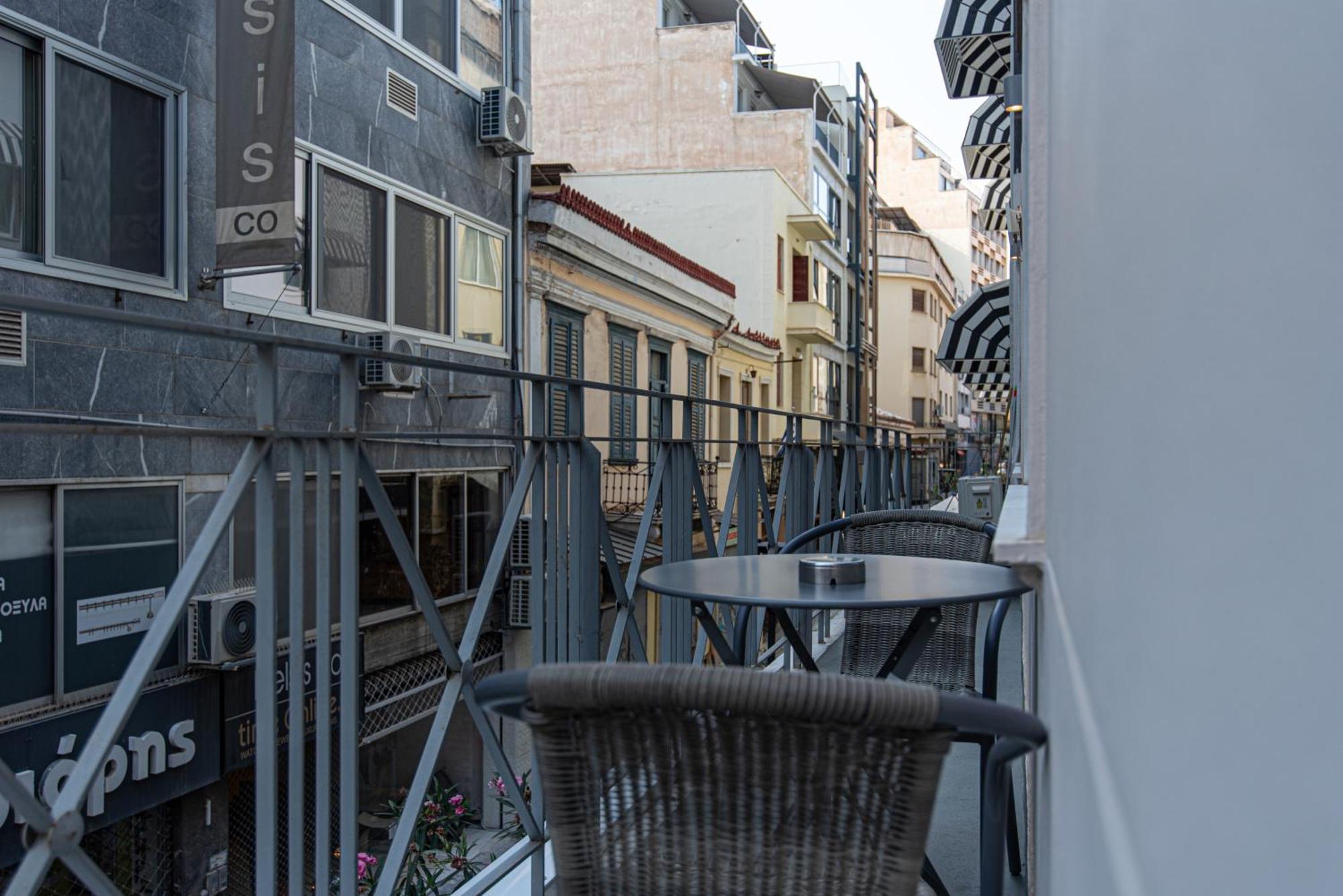 Central Calm Apartment Athena Bagian luar foto